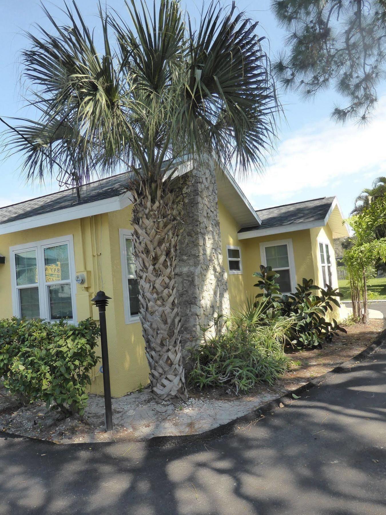 Englewood Bay Motel Esterno foto