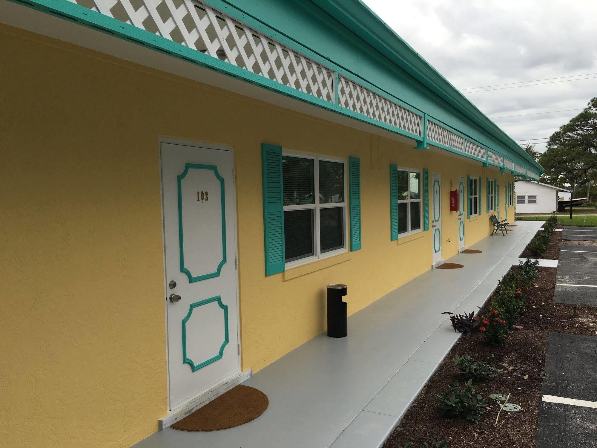 Englewood Bay Motel Esterno foto