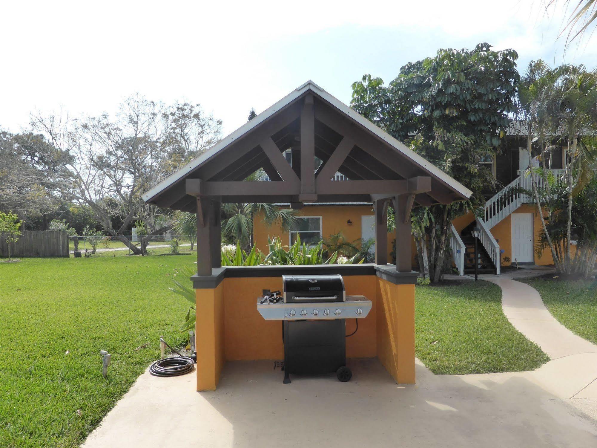 Englewood Bay Motel Esterno foto